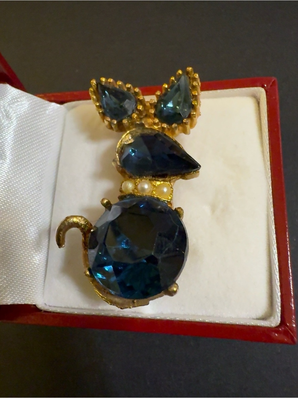 Vintage Blue Rhinestone Cat Brooch Gold Tone Figural Kitty